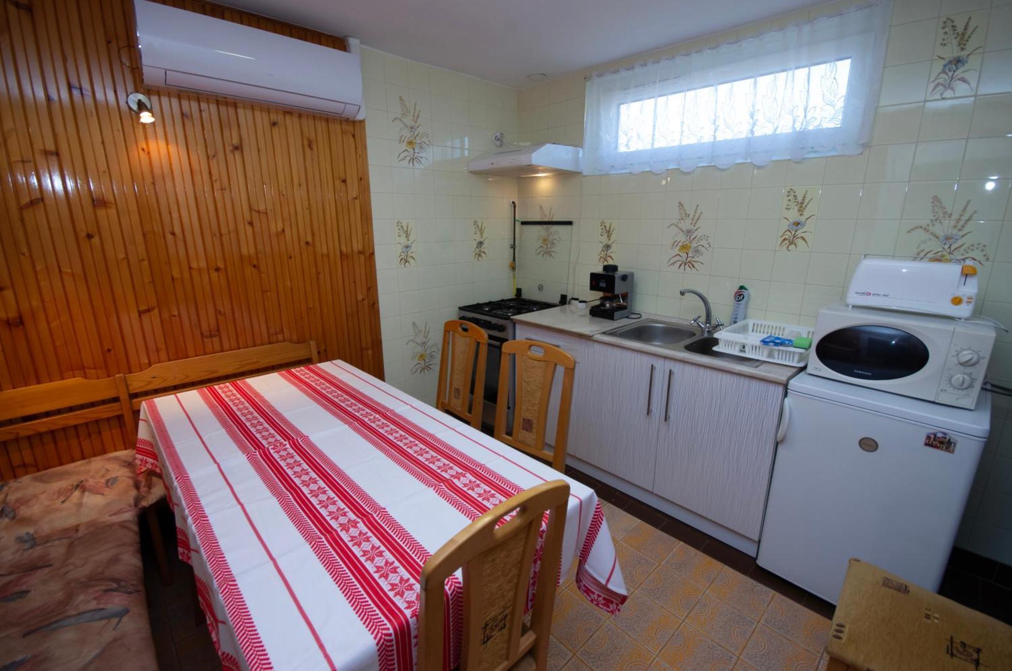 Amalia Apartman Дьюла Экстерьер фото
