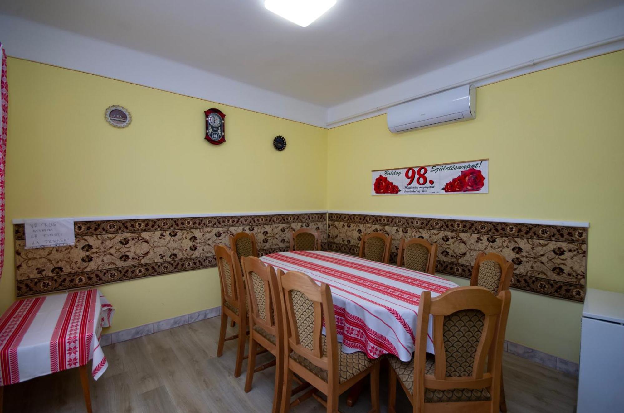 Amalia Apartman Дьюла Экстерьер фото