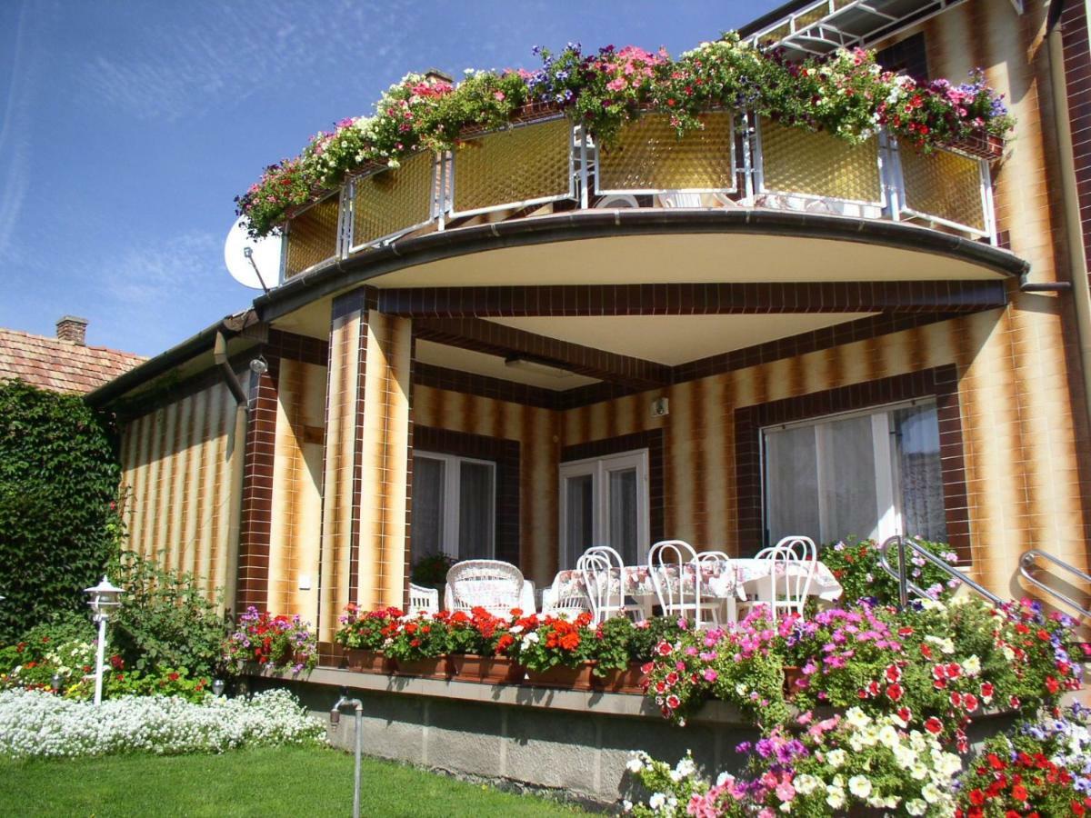 Amalia Apartman Дьюла Экстерьер фото