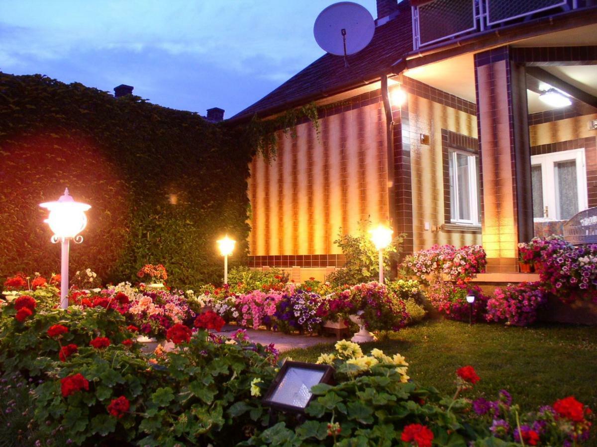 Amalia Apartman Дьюла Экстерьер фото