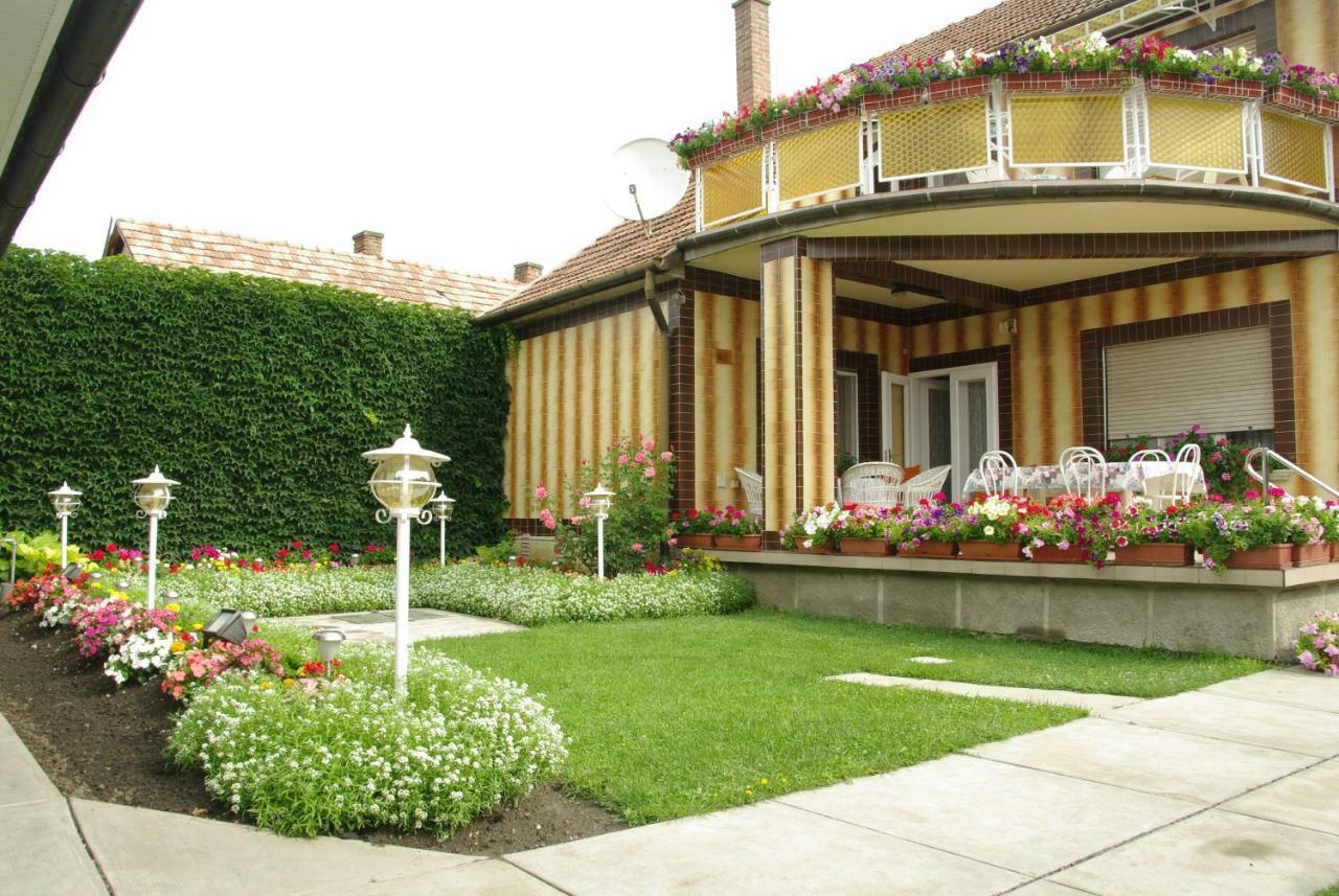 Amalia Apartman Дьюла Экстерьер фото