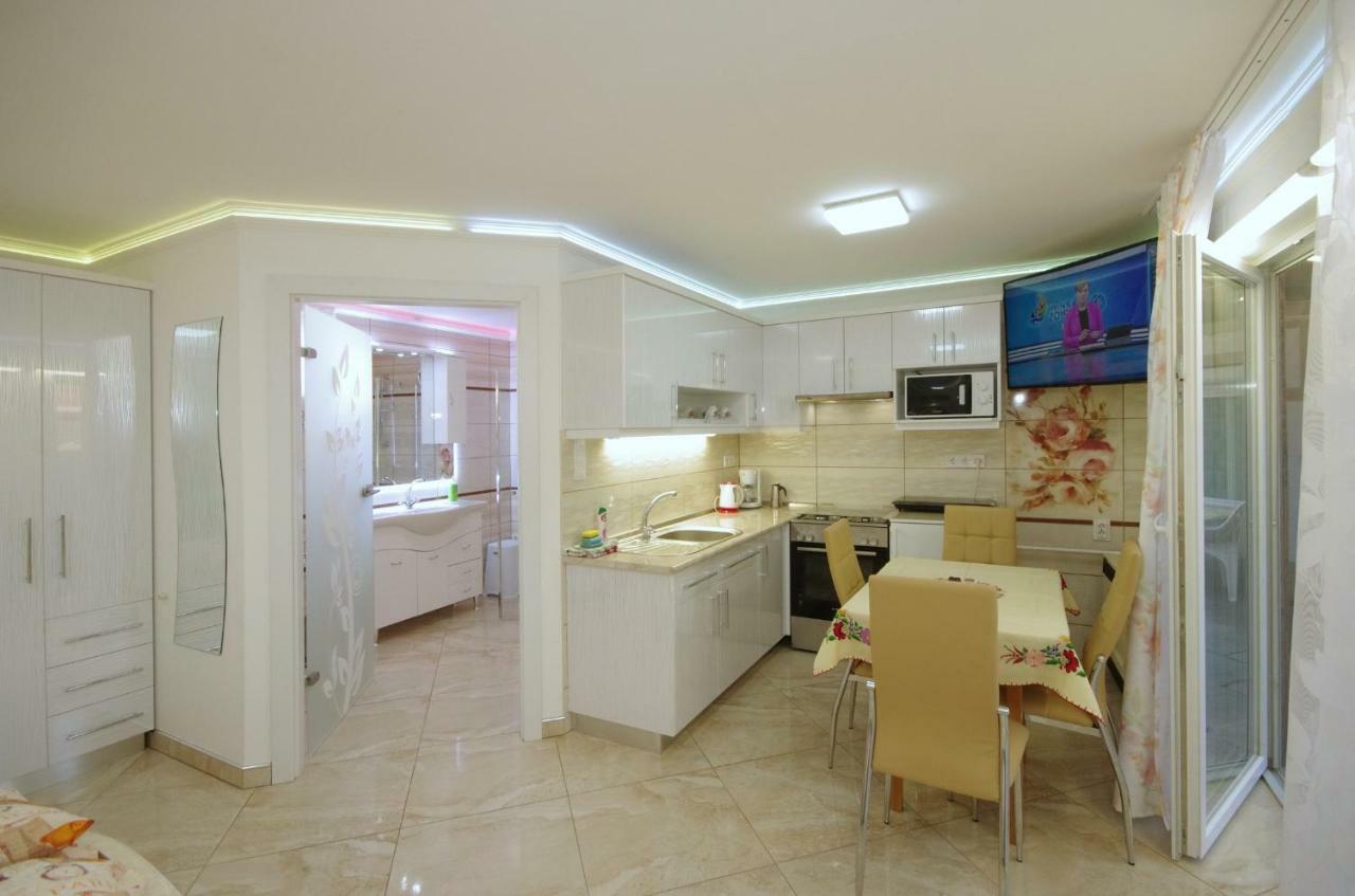 Amalia Apartman Дьюла Экстерьер фото