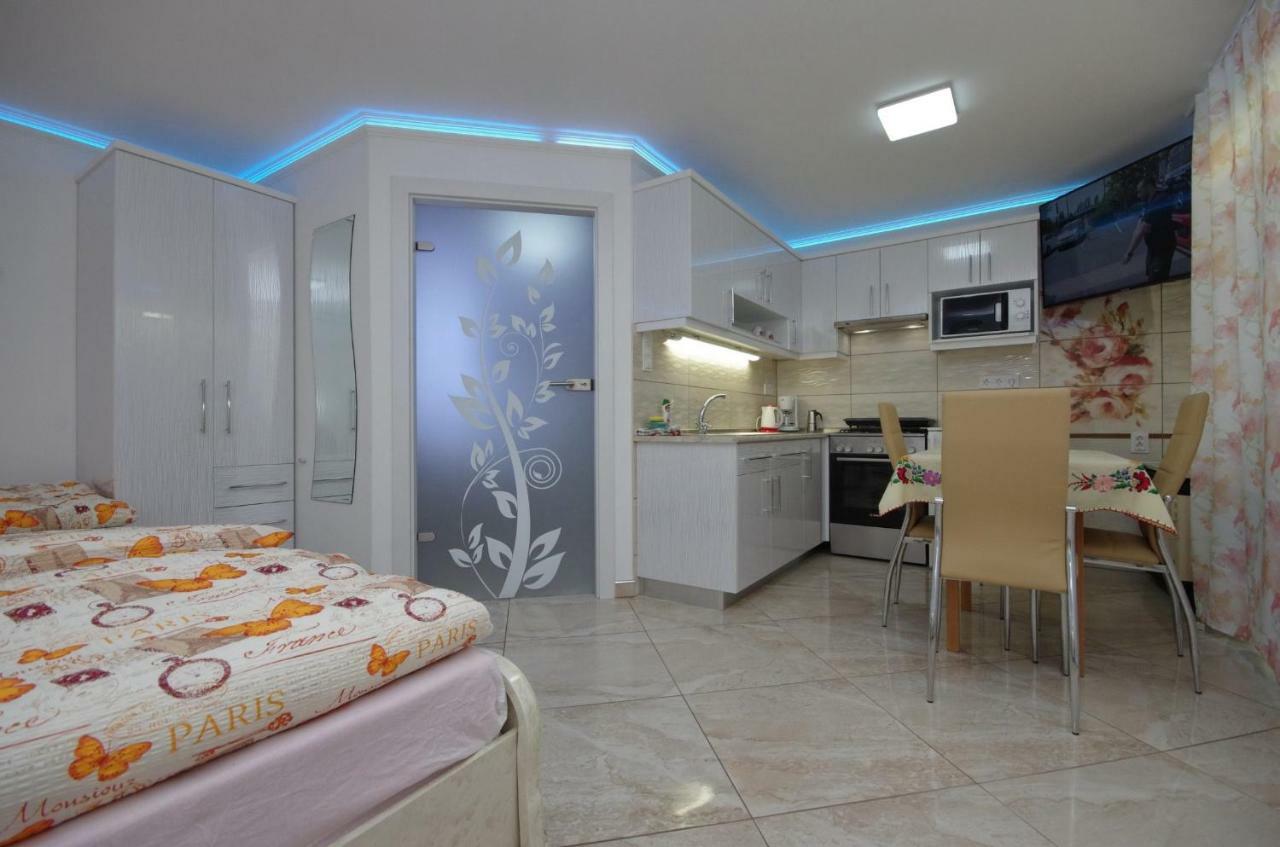Amalia Apartman Дьюла Экстерьер фото